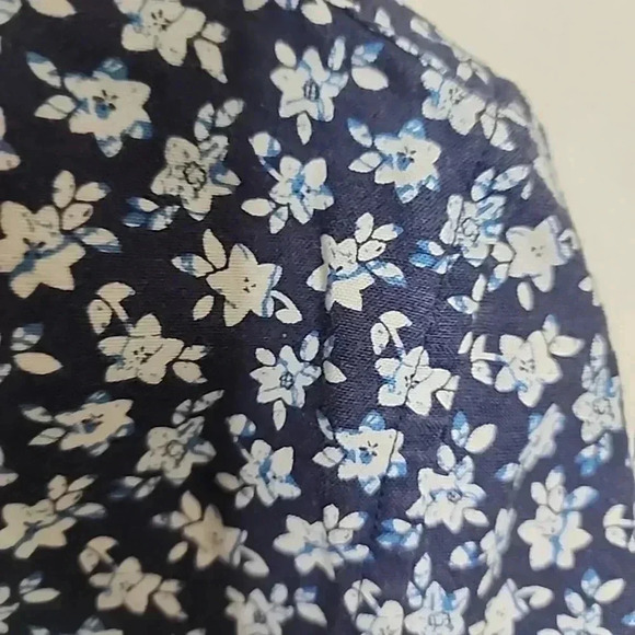 American Eagle Outfitters men's floral classic fit button-up. Size small - Picture 7 of 7